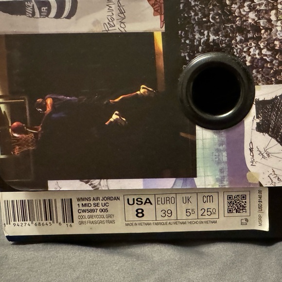 NEVER WORN WMNS AIR JORDAN 1 MID SE UC - Picture 5 of 5